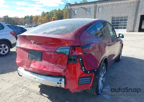 2024 Tesla Model Y Long Range Dual Motor All-Wheel Drive z USA, uszkodzony, nr VIN 7SAYGDEE5RF034978